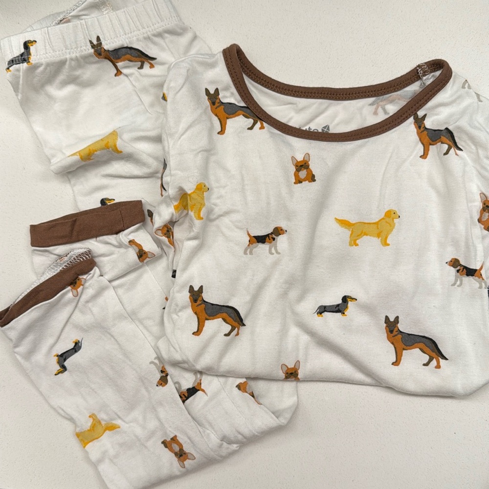 Kyte baby long sleeve and pants pajamas size 4T. Dog print